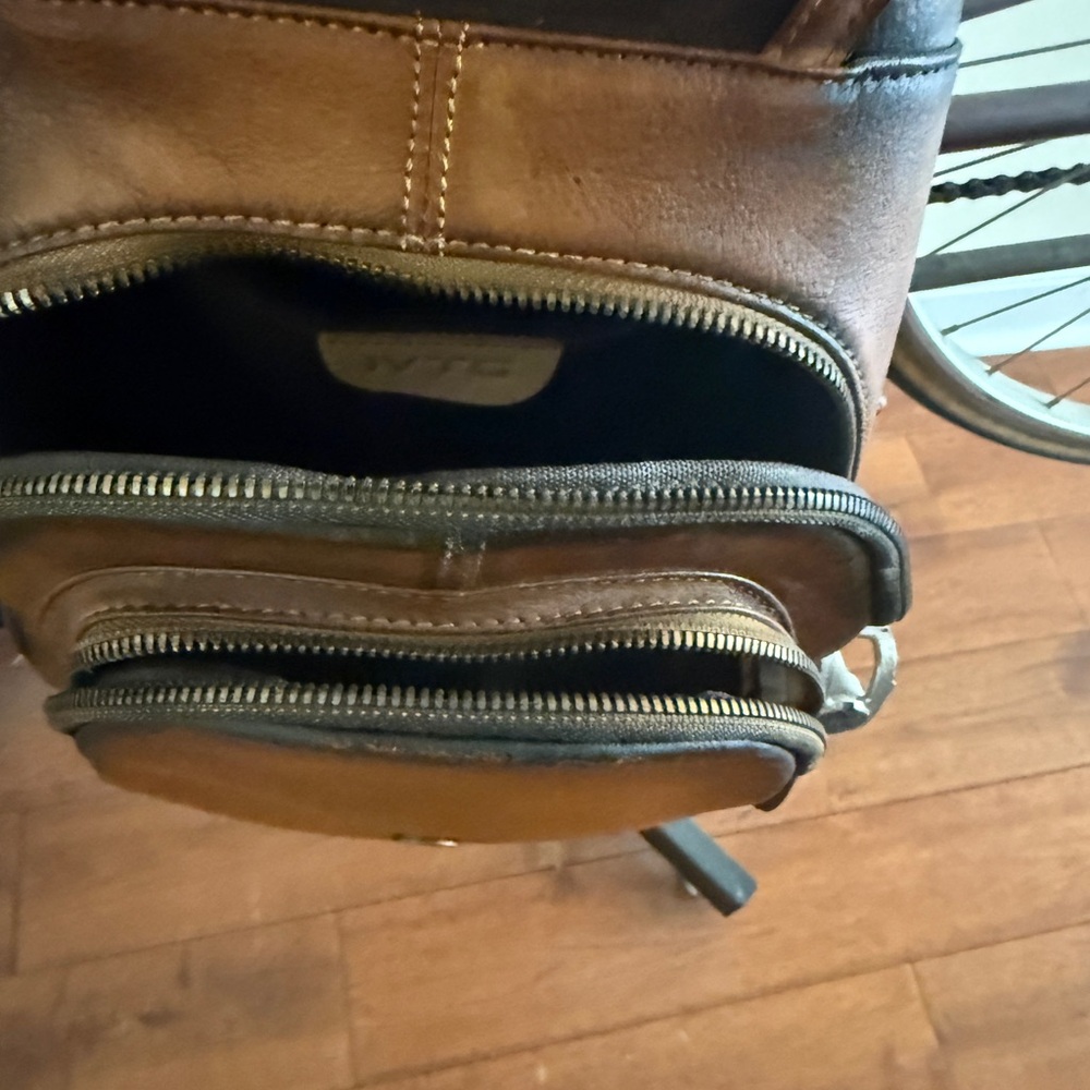 Stylish leather backpack from Amazon - image 4